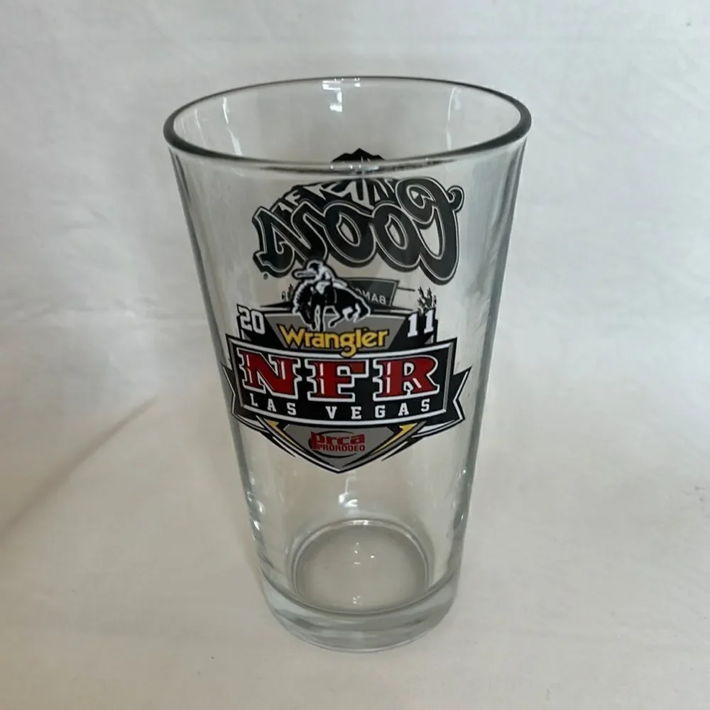 Wrangler NFR Las Vegas Beer Mug Glass 2011 Coors Banquet 16 Ounces Bar 6 In Tall